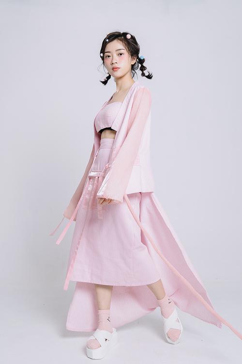 粉色服饰